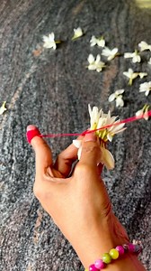 HAND MADE Craft on Instagram: "Easy way to tie fresh flower for beginners ✨ . . . . #flowers #hair #contentcreator #tutorial #diy #instagood #instagram"