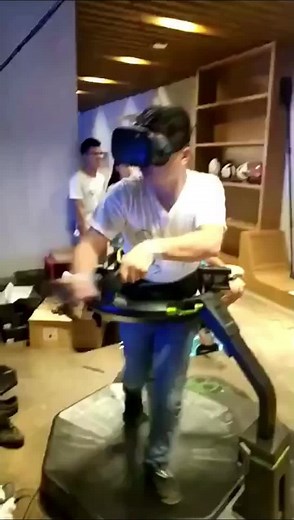 man running hard 😂#VR #vrbox #vrgame #realidadevirtual #tiktokMalaysia #foryou #fly #game #cs