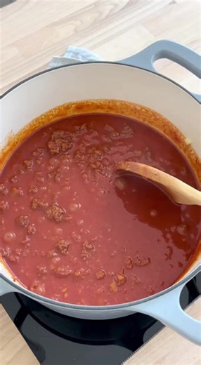 Craving a warm and hearty meal? This beef chili recipe is quick, easy, and packed with flavor! Learn how to create the perfect chili in just minutes. Perfect for a cozy night in! Don't forget to like and subscribe for more delicious recipes. #beefchili #comfortfood #easyrecipe #foodie #dinnerideas #chilirecipe | MealDelights