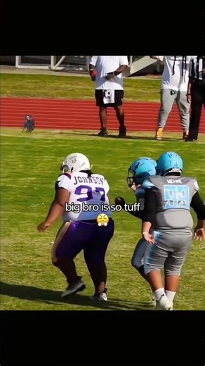 One handed pick so tuff 😤 #americanfootball