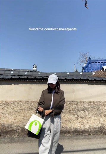 Comfy Sweatpants Outfit Ideas for Short Korea Trip