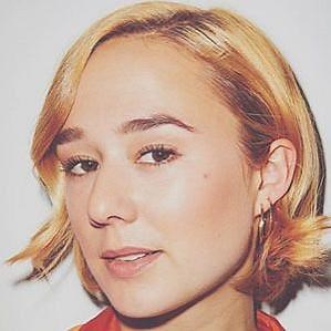 Alba August – Age, Bio, Personal Life, Family & Stats | CelebsAges