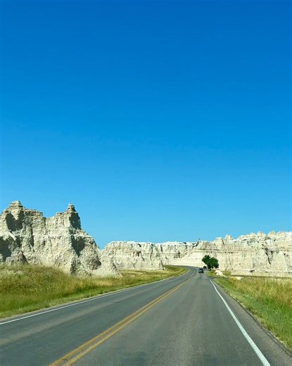 Badlands National Park. South Dakota. #justdriveamerica #usaroadtrip #scenicdrive #badlandsnationalpark | Just Drive America