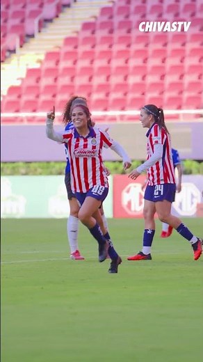 ¡EL GOLAZO DE "FLASH" MONTOYA PARA CHIVAS FEMENIL DESDE LA CANCHA! 🔴⚪️