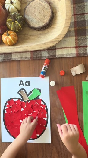 How sweet is the simple tear art Apple craft? 🍎 Fine motor hand strength precious fall decor…AND you can grab the apple template for only $1!! Just click the link in our bio for this download so many more activities.