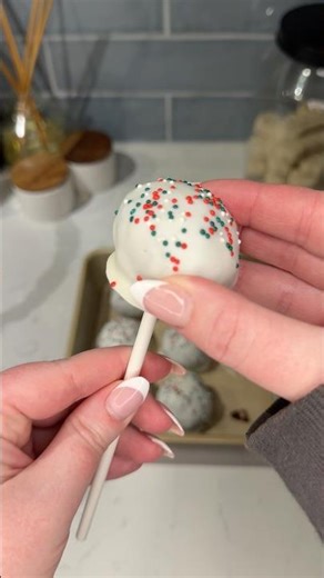 viral holiday oreo cake pops recipe 😋 #shorts #recipe #oreo #cookies #dessert #easyrecipe #viral