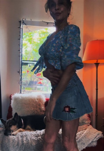 OOTD! Springy & feminine 💘 This is a thrift haul I just love thrift shopping 🛍️ #theapriljayneband #singer #dance #fashionblogger #model #mom #dowhatyoulove #peace #expressyourself 💘