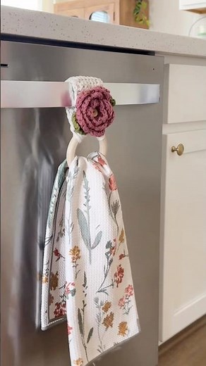 Crochet Rose Appliqué 🌹 Easy Towel Holder Upgrade #freecrochetpattern #crochet