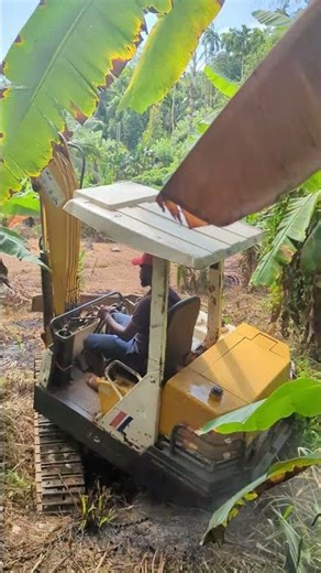 Watch This Excavator Dominate! ⚡