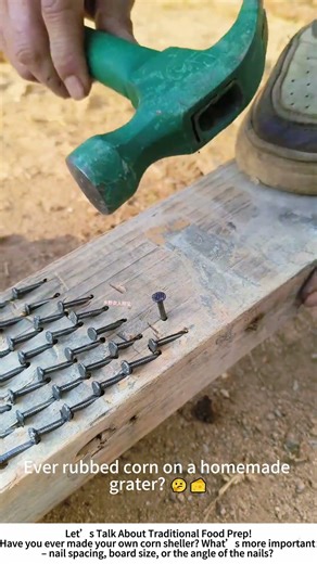 DIY Corn Sheller – Hammer Nails into a Board for Fast Kernel Removal! 🔨🌽