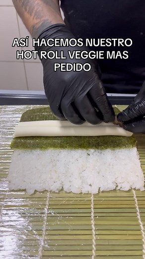 EL MEJOR SUSHI VEGGIE LO ENCONTRAS EN JIRO🌱 🏯Pedilo de Martes a Domingos de 18:00 hs a 23:30 hs desde el link en bio🤤 ❣️Podés encontrar la info de nuestras sucursales y menú completo en el link de bio Jiro Sushi 🍣 #parati #fypシ #japonesefood #veggie #vegan #sushi #sushilover #veggierecipe