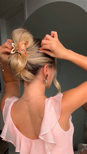 9.1K views · 18K reactions | The most amazing hack朗 _______ #simplehairstyles #bouncyblowdry #updotutorial #easyhairstyles #blowdrystyle | Alinabeautyroutine Connected Page | Facebook