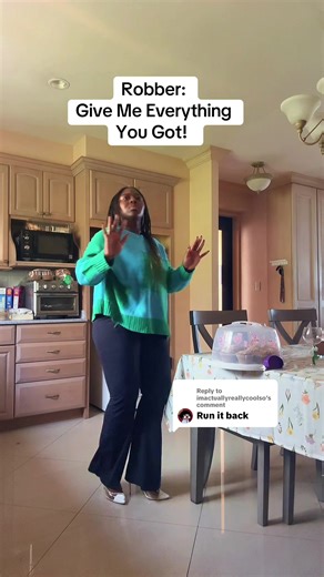 Epic Knees Challenge: Robber vs. Courage