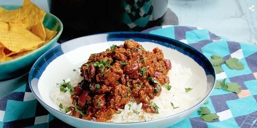 Easy slow cooker chilli con carne recipe