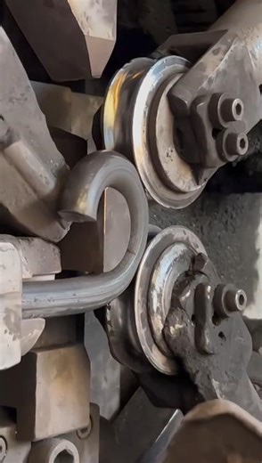 Heavy Machinery Springs Kaise Banti Hain? 🛠️⚙️ #shorts #gyanwaalefacts