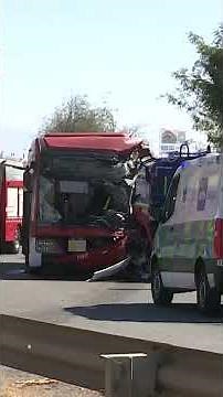 Head-on collision between tanker truck and bus in Pudahuel leaves one fatality