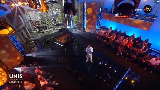 Credit vidéo France tv Chanteur Meiitod https://youtu.be/W6490YR4Tuo?si=lX5h8l5_jZDwR5iR Meiitod chante « Maoré » dans l’émission Unis pour Mayotte : 🌪️ Après le cyclone Chido à Mayotte Le cyclone Chido a frappé Mayotte en décembre 2024, causant beaucoup de dégâts. Des milliers de familles ont été touchées. Face à cette urgence, la solidarité s’est organisée dans toute la France et à Mayotte. 💰 Les dons et les cagnottes La Fondation de France a lancé un appel à dons et a récolté plus de 27 mil