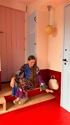 DIY - Sif Steendahl Grandorf on Instagram: "annonce 🌟 GIVEAWAY – Vind 15 m² Marmoleum Click gulv til dit eget projekt! 🌟 Vi har glædet os så meget til at præsentere jer for endnu et samarbejde med @garant.nu og deres Marmoleum Click gulv - som vi er kæmpe fan af! Som I ved, er vi i @lesifre_workshop også i fuld gang med at forvandle, “Huset i Sydhavnen” – og prøv lige at se, hvor kedelig entréen var før vi gik i gang! 😅 Hvorfor elsker vi Marmoleum Click: 🔸Nemt og 