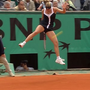 EXCUSEZ-MOI, 🇫🇷 Mary Pierce?! 😲 A throwback to some insane improv from the 2000 French Open champion in her quarterfinal against Seles! 🎥: ROLAND-GARROS | WTA