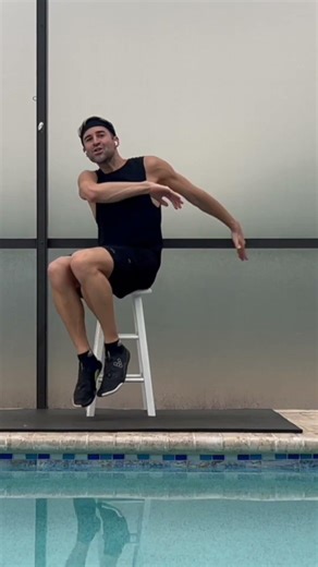 Turn the Beat Around! Fun aqua fitness routine to work the thighs #waterworkout #aquafit