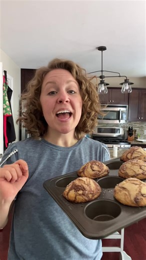 More muffin tips!! Tips #2 and #3 both have to do with filling your muffin tin. Make sure you fill your muffin tins with 6-8 tablespoons of batter so that they can rise and give you that beautiful super dome! Next, make sure you only fill every other hole in your muffin pan so that your muffins can expand without running into their neighbors! Want more muffin tips? Follow along with me, or click the link in the comments to get my bakery style muffin cookbook, where I share all of my tips and tri