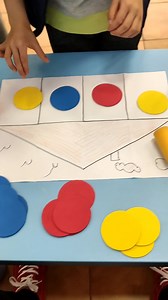 Anche le note musicali sono diventate pallini! Oggi impariamo a suonare il metallofono con i bimbi di 5 anni, unendo musica e colore 🔴🔵🟡 | Maestro Libero