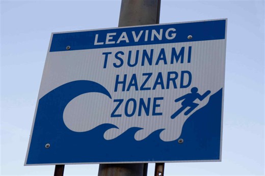 Learn how American scientists track tsunamis in this incredible footage