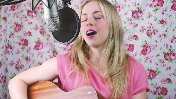 73K views · 1K reactions | Man hat mich im Kölner Treff neben Herrn Karl Dall gesetzt. 類 Und seitdem habe ich einen Ohrwurm... Hier also meine neuste "Bedsheet-Studio"-Produktion! :) <3 <3 WDR. | Miss Allie | Facebook