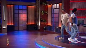 60K views · 1.3K reactions | Nici bine nu a început jurizarea, că, la balcon, urcă cel care se aștepta cel mai puțin. Cu ochii în lacrimi, concurentul MasterChef 2024 primește cele mai mari laude de până acum: „De obicei, orice aș face, chefii dau de toți pereții cu mine” --- https://pro-link.ro/ti1 | MasterChef Romania | Facebook