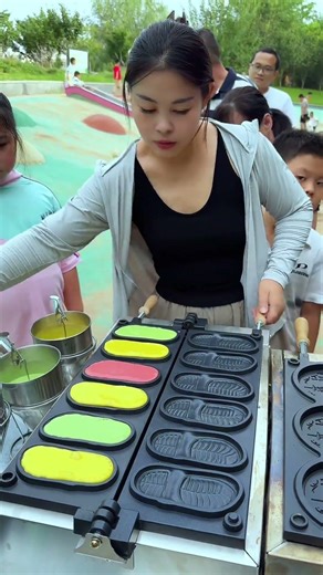 Street stall girl a talented chef! Skewer cake | Gold coin cake