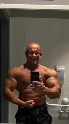 Bodybuilders News Alberto Bistocchi Ifbb pro master Over 60 - new yesterday video update #muscles #bodybuilding #gym #makegreatthebodybuildingagain #workout #culturismoitaliano #bodybuilder #ifbbpro #master | Culturismo Italiano