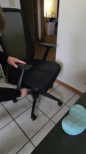 Watch Review of desk chair on Amazon Live