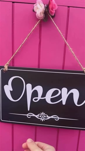 East Croydon Cool on Instagram: "South Croydoners on a healthy eating kick – look away now!!! 😜 Today sees the opening of The Cake Shed by @whisked_away_by_morgan 🎂 🍰 🍪 Located on Temple Road, this tasty little pop-up is basically your new local sugar dealer - serving up dangerously good cake, right round the corner. Head to @whisked_away_by_morgan to find out more 😀."