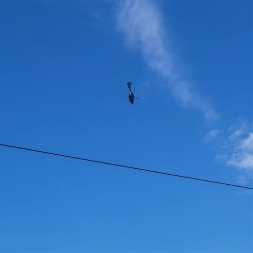 Ágota Dunai on Instagram: "Augusztus 20. 🇭🇺 Most először néztük meg a repülőshow-t, és őszintén meglepett, mekkora tömeg gyűlt már össze ilyen korán. Nagyon érdekes volt látni a különböző gépeket a levegőben! ✈️ Ezután elsétáltunk a feldíszített Parlamenthez is – fontolgattuk, hogy bemegyünk, de amikor megláttuk a sort, gyorsan elment a kedvünk. 🙈 Itthon megkóstoltuk az ország tortáját, ami sokkal édesebb volt, mint vártam. Este pedig Budán, az Alagút felett, a barátaimmal néztük a tűzijátéko