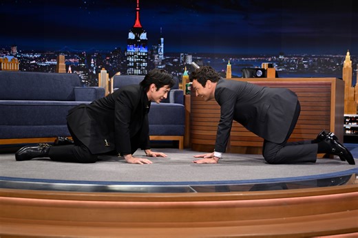 Heated Rivalry's Hudson Williams Taught Jimmy Fallon a Hockey (Boy Aquarium) Stretch