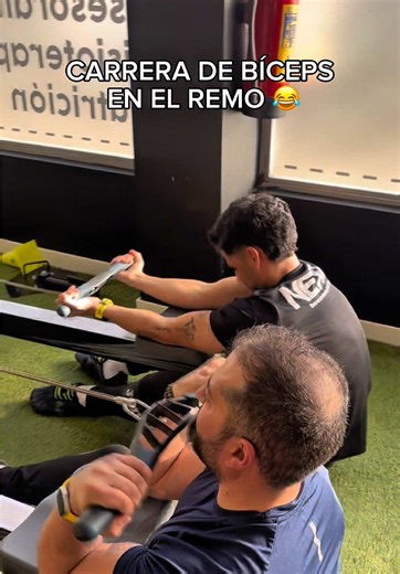 Carrera de biceps en el remo 😂😂😂😂 No es tan fácil como parece jajajaa #gym #row #biceps #challenge #entrenamiento