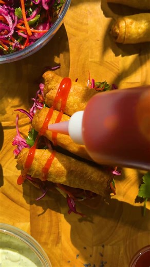 Spring rolls make the perfect sandwich filling, pass it on! 😮 It’s sweet, spicy, creamy, crunchy, and perfect for spring… It’s literally in the name! Full recipe via the link in our bio. #springrollsandwich #springrolls #airfryerrecipes #freezerraidrecipes | Twisted Explore