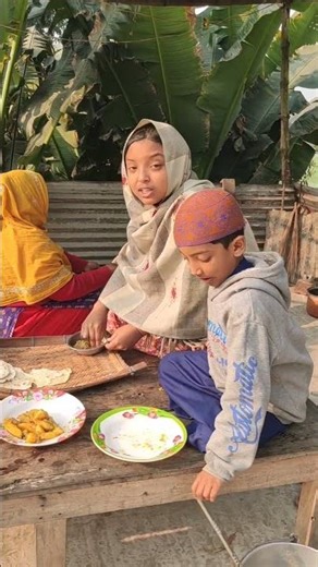 খাইতে বসে ভাই বোনের 🤔! #reelsfypシ #food #youtubeshort #shorts