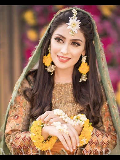 Stunning Mehndi Dress Styles for Actresses