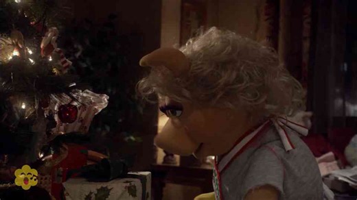 Gonzo & Kermit sing 'Everyone Matters' | It's a very merry Muppet Christmas movie