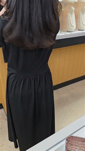 【26 05 05】真珠の店で真珠のペンダントを着けました。 2