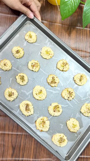 The Cheeky Chef on Instagram: "You know exactly what I mean if you followed the Snowman trend ❄️ Couples dancing beautifully in the snow — and honestly, I love it 🫶 No offence to all those love birds… it truly is magical ✨ But this Christmas, butter cookie is my dance partner 🍪 That warm, buttery aroma filling the kitchen? That’s my version of snowfall ❄️ These butter cookies are absolutely worth trying this Holiday season — perfect for Christmas parties, Christmas dinner, or any holiday party