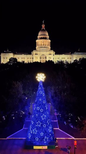Casey on Instagram: "Christmas in Austin, Texas ✨🎄 There’s nothing like seeing the holiday magic come to life here. From the Trail of Lights and the Zilker Tree to Mozart’s Coffee’s Lake Austin Festival of Lights, the Capitol Christmas Tree, glowing trees leading to the UT Tower, and ice skating at the Long Center or Four Seasons—Austin truly shines during the holidays. This city feels extra magical this time of year ❤️💚 Merry Christmas and Happy Holidays Austin! 🎄 #christmasinaustin #downtow