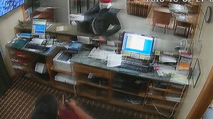 Hotel clerk uses surprise tactic to get rid of burglar