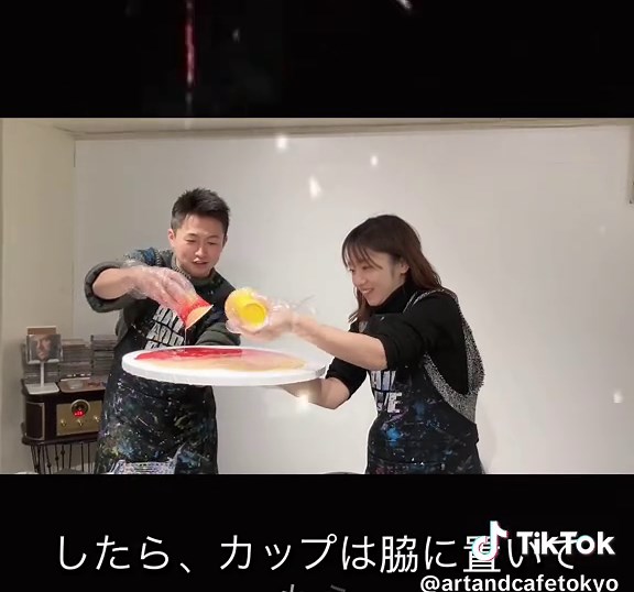 🌈 今日は“アートな時間”でリセットしよう！ 🎨 Reset your mind with an artistic moment today! 仕事や勉強でちょっと疲れた心に。 For when you feel a little tired from work or study — 🍷 ワインを片手に、好きな色をキャンバスに広げる2時間。 Enjoy two relaxing hours of painting with a glass of wine. 「絵が苦手でも楽しめた！」そんな声がいちばん多いのが、 “The most common feedback we get is: ‘I can’t paint, but I had so much fun!’” **アートアンドカフェ（Art and Cafe Tokyo）**です✨ That’s what makes Art and Cafe Tokyo so special. ✨ 👩‍🎨 手ぶらでOK・講師が優しくサポート！ No need to bring anything — our instructors gui