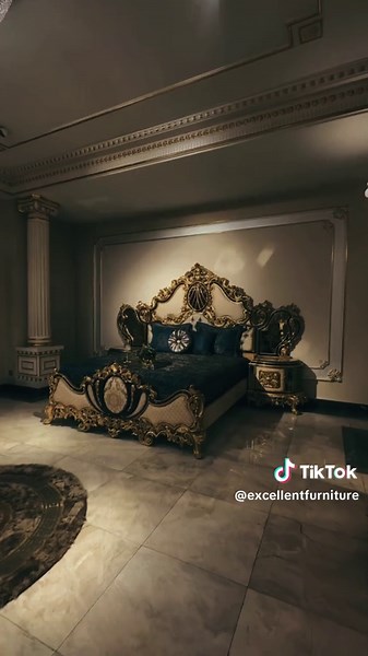 Impress with This Elegant Classical Bed Set