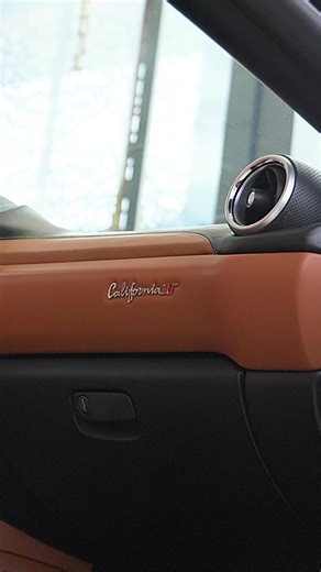 Ferrari California: Esportividade e Sofisticação em Cada Trajeto