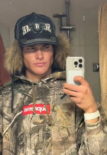 Who watching the live in 45 minutes? | live stream