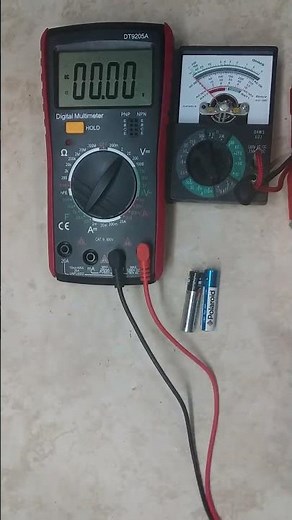Difference between measuring batteries with an analog vs. digital multimeter