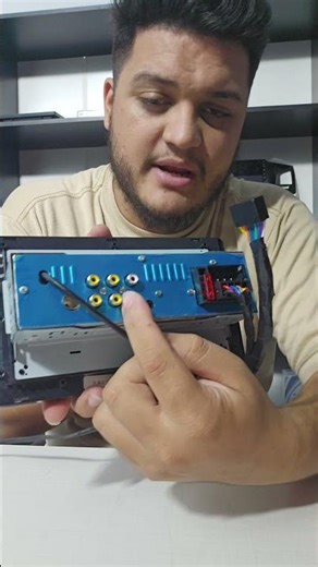 9-inch multimedia center with 1 DIN CarPlay.